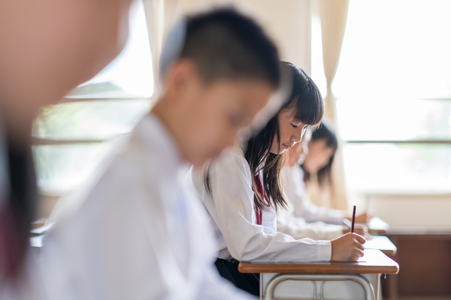 中学生なのに白髪が多くてイジメられる 白髪の原因 いじめる側の心理といじめられたとき時の対処法